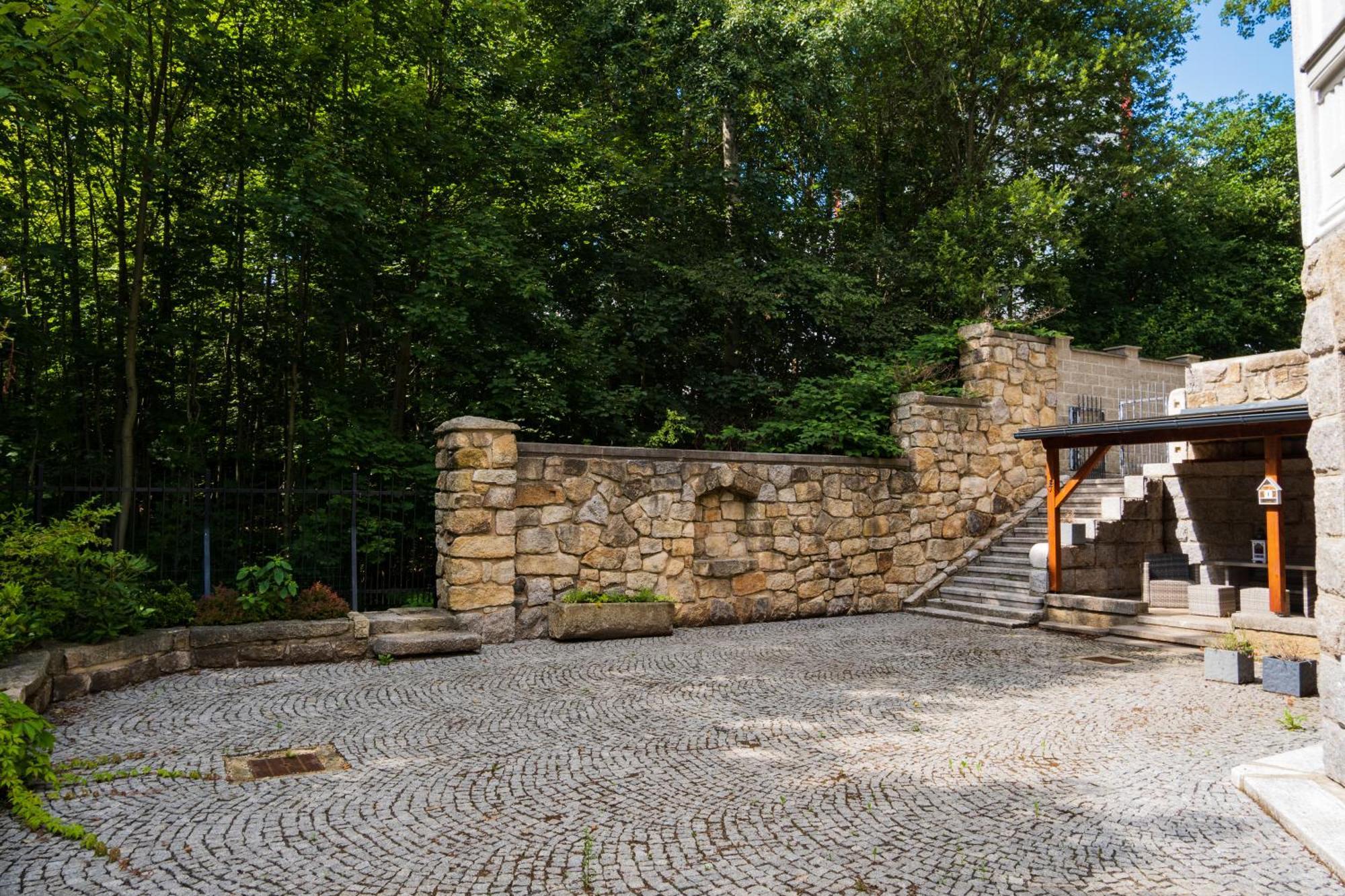 Ertlova Vila Jablonec nad Nisou Exterior foto